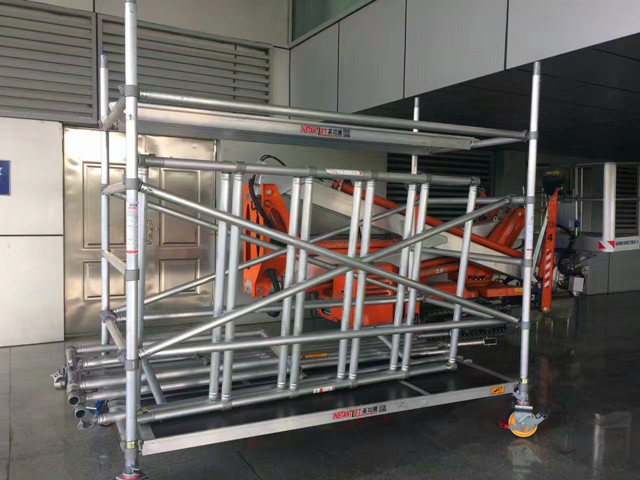 西雙版納國際機(jī)場采購17米高英司騰SPAN400-D系類產(chǎn)品